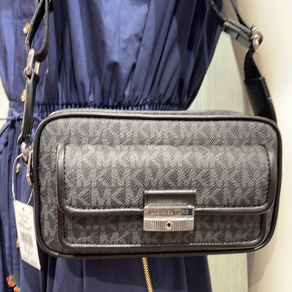 Michael Kors Bradshaw Extra-Small Signature Logo Camera Crossbody
Black/Silver - Picture 16 of 16